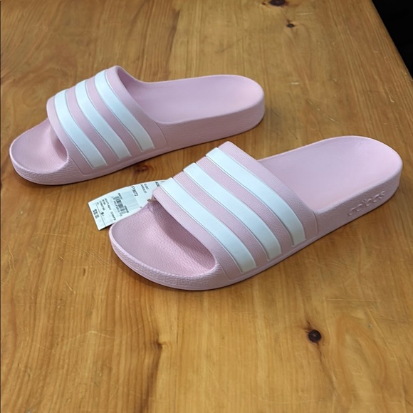 🌟NWT: ADIDAS - Girls’ Adilette Slides - Size 4Y - Picture 6 of 14